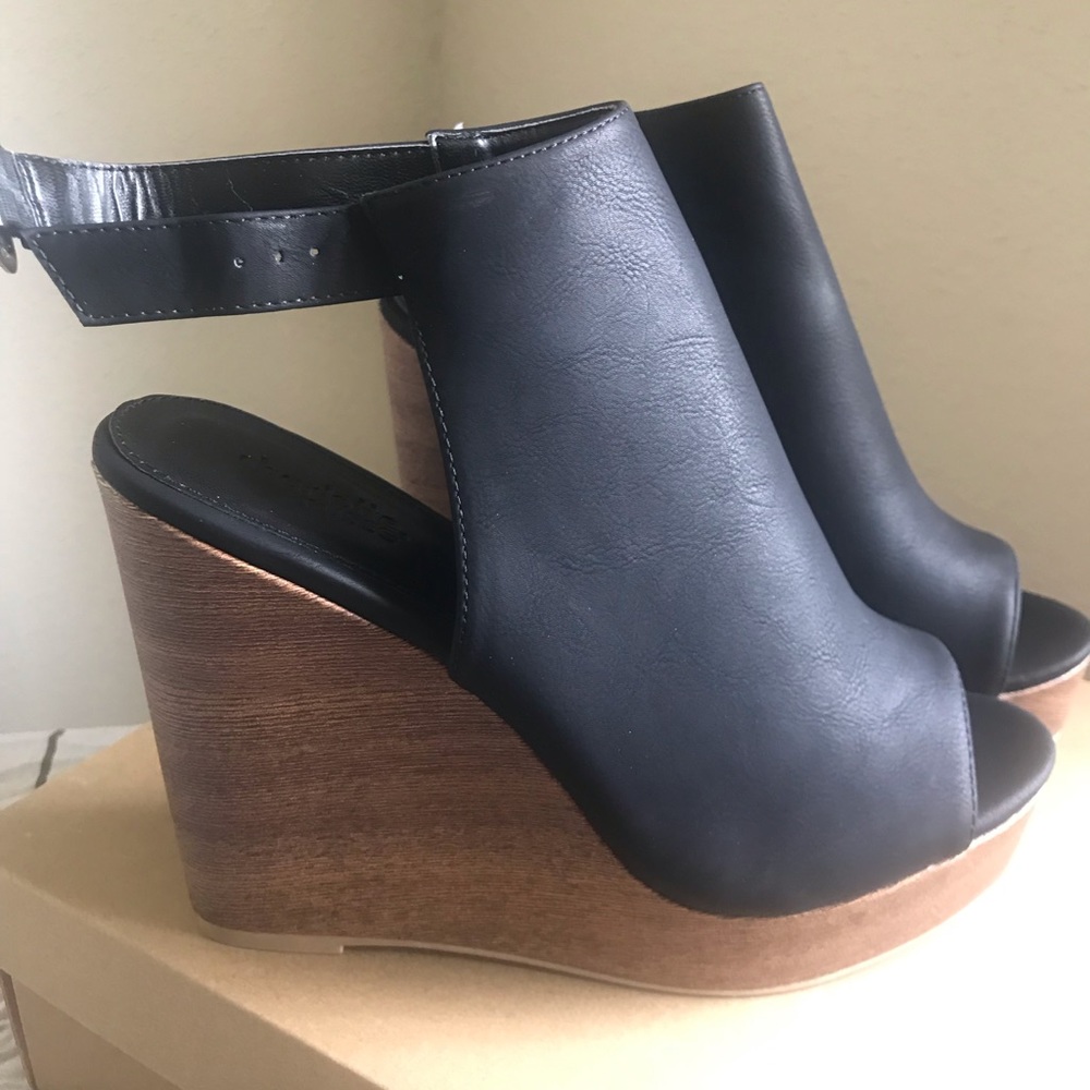 CHARLOTTE RUSSE BLACK WEDGE
